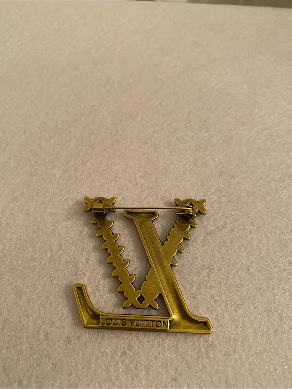 Fashion Jewelry Louis Vuitton Gold Floral Chain LV Logo Pin